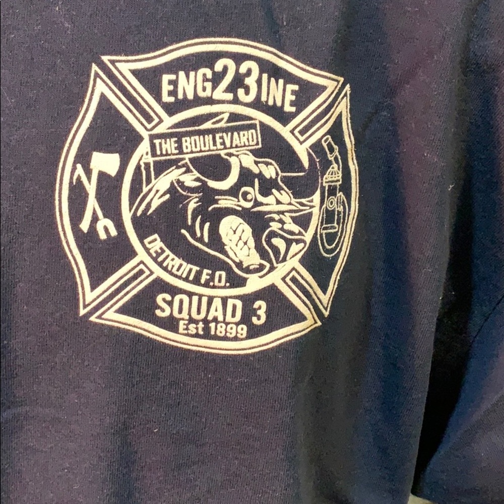 Detroit fire TShirt - Picture 2 of 5